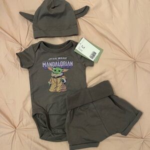 Star Wars Mandalorian Baby Set in Gray